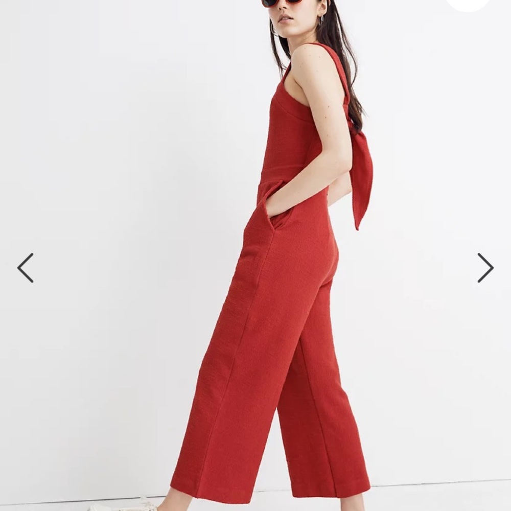 En Thread
Tie-Back Wide-Leg Jumpsuit - Picture 2 of 9